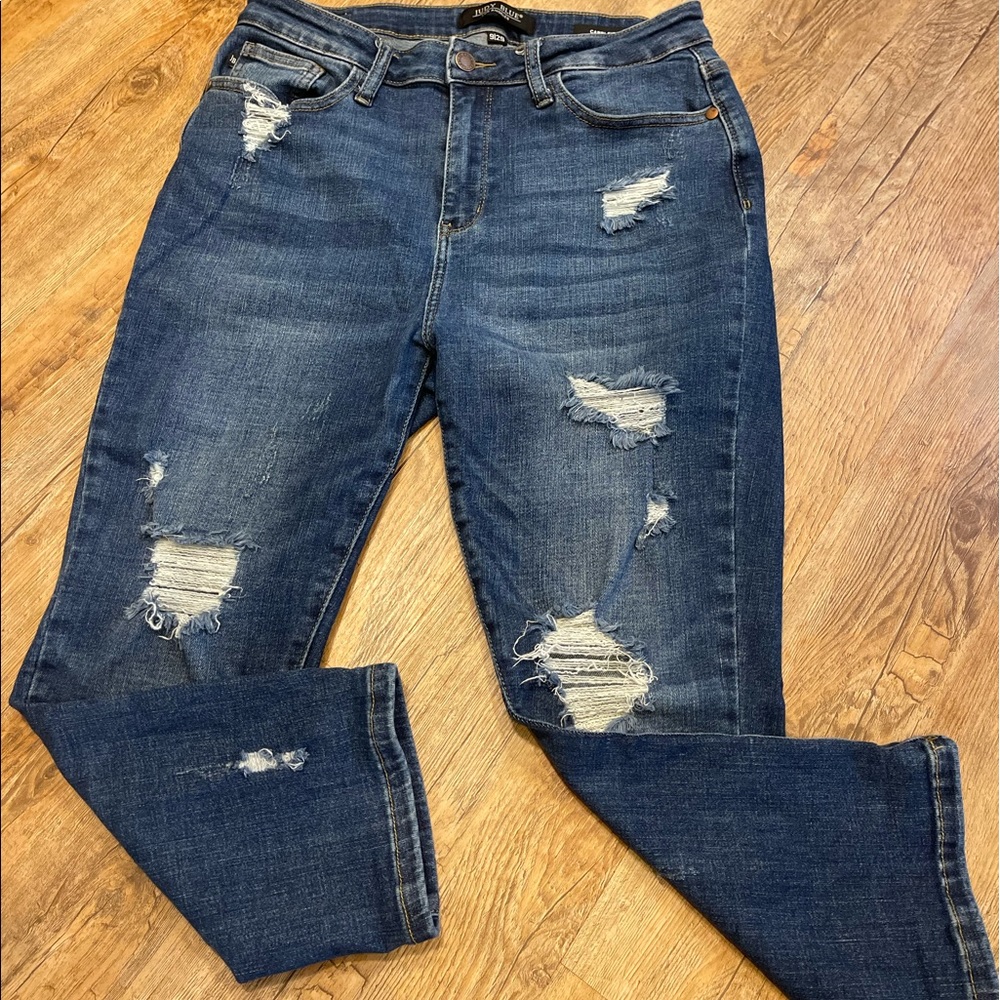 Judy Blue distressed capri fit jeans. 9/29